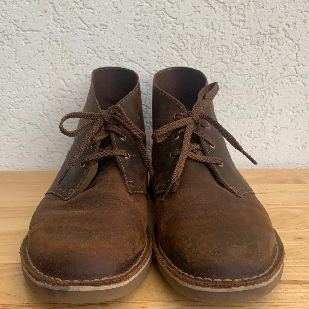 Clark’s Brown Leather Chukka shoes boots. Lace up